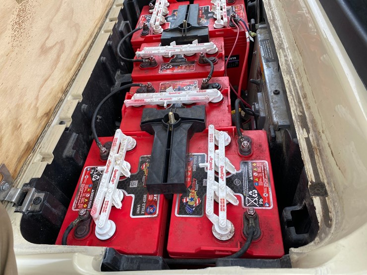 #1584-•-club-car-electric-golf-cart-with-charger-image-23