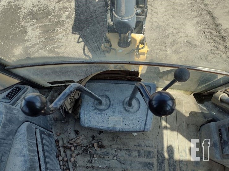 2010-deere-310j-image-12