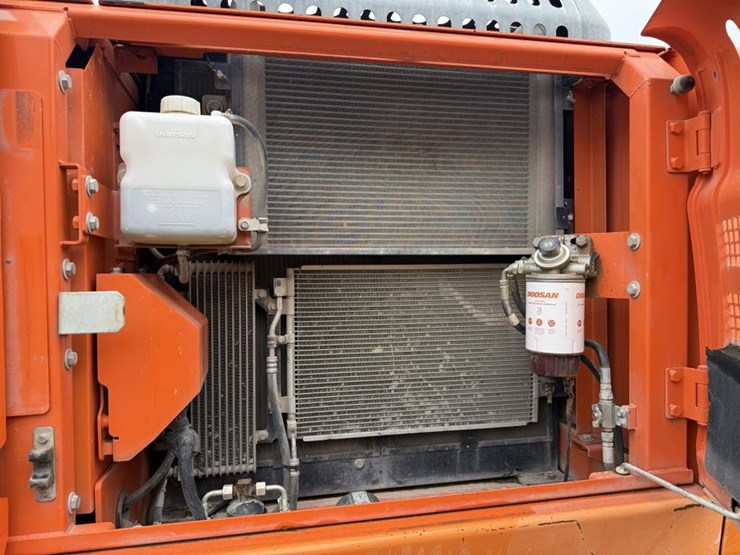 2014-doosan-dx225-lc-image-23