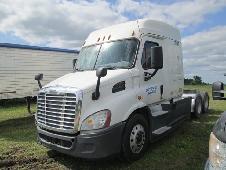 2016-freightliner-cascadia-113-image-1