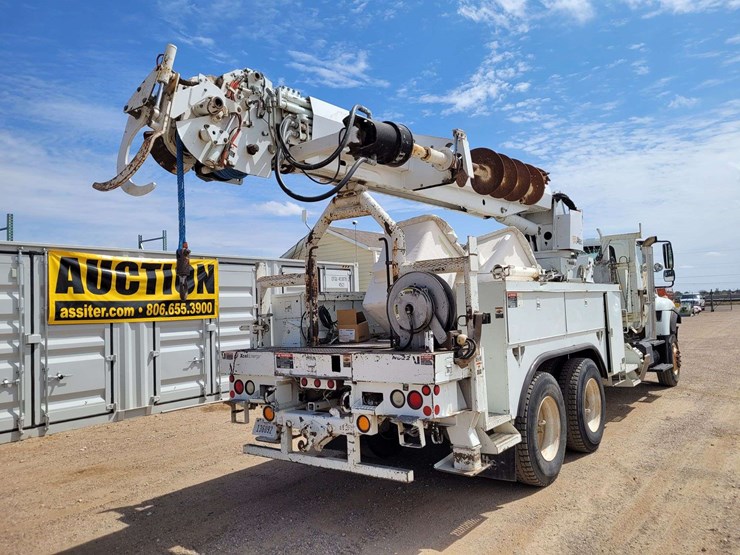 2008-international-harvester-sx525-digger-derrick-truck-image-9