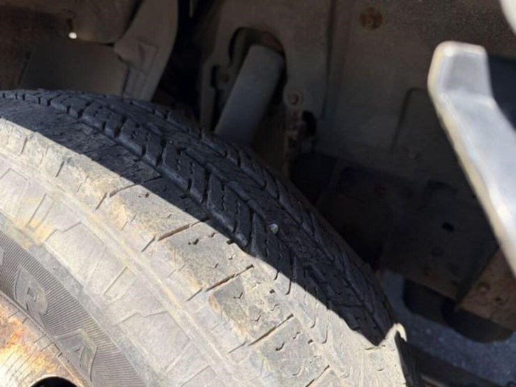 2015-isuzu-npr-image-34