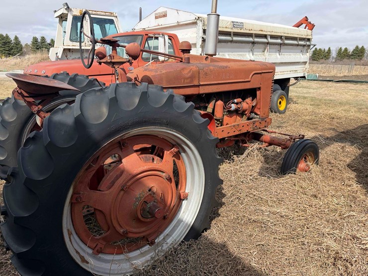 1951-farmall-m-tractor-image-5