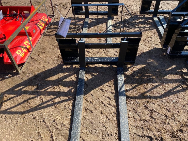 #4092-•-mower-king-4,000-lbs-capacity-pallet-fork-attachment-image-2