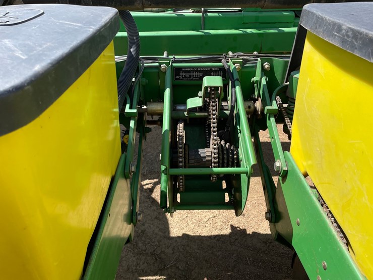 john-deere-7200-image-25