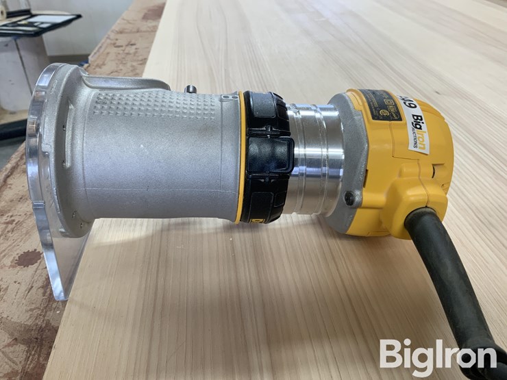 dewalt-dwp611-compact-router-image-8