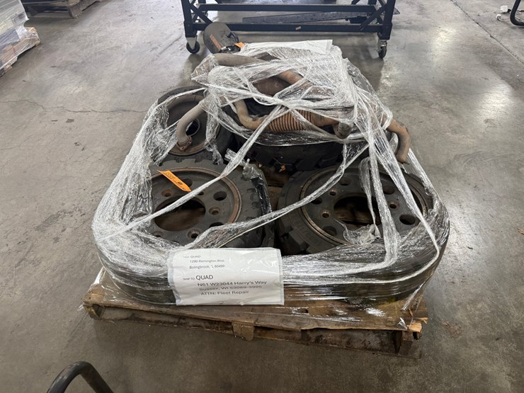 #2028-•-pallet-of-tires-image-4