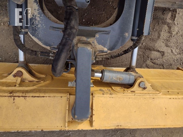 2013-deere-700k-lgp-image-31