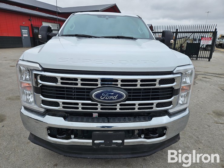 2023-ford-f250-xl-image-2