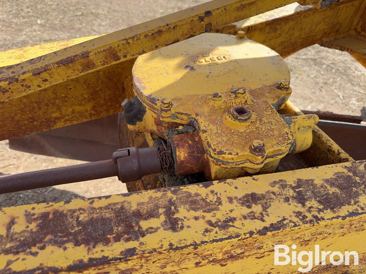 caterpillar-12-image-17