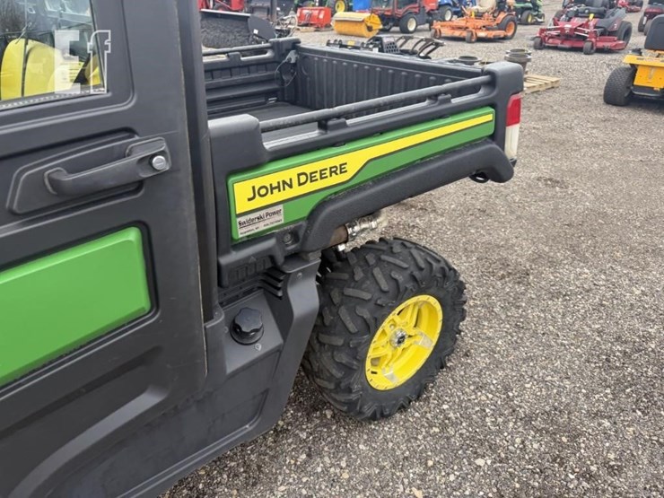 2022-john-deere-gator-xuv-835m-image-9