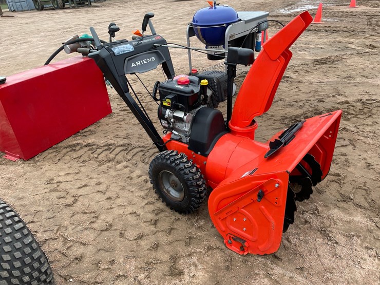 #1542-•-ariens-st28-dle-snowblower-image-3