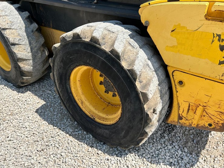 new-holland-l230-image-15