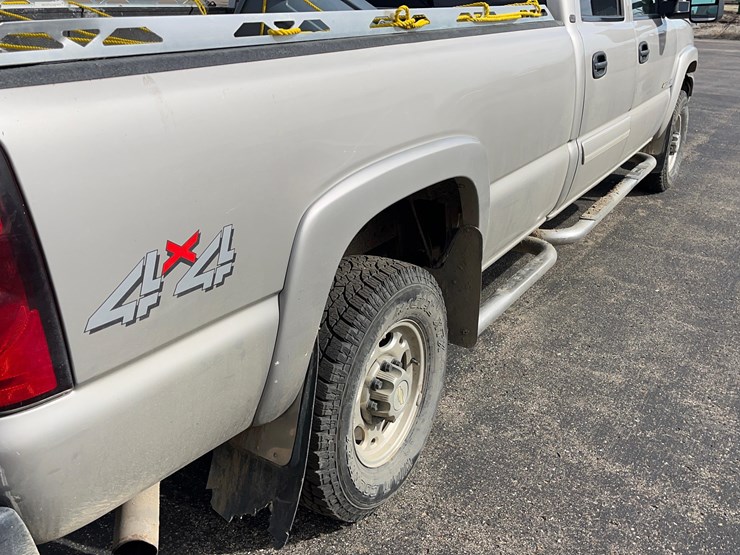 2006-chevrolet-silverado-2500-pickup-image-24