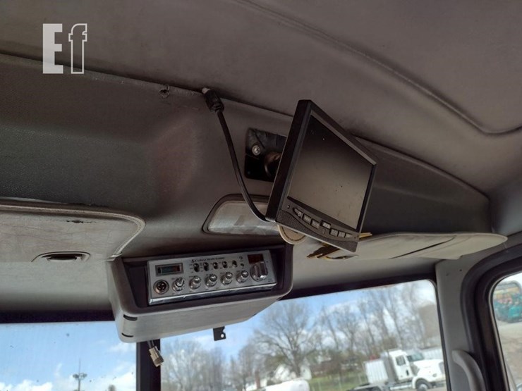 peterbilt-389-image-15