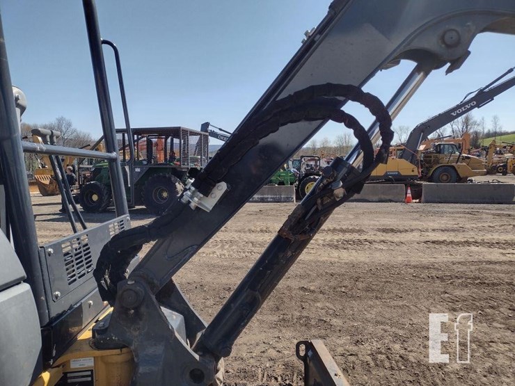 2022-deere-35g-image-28