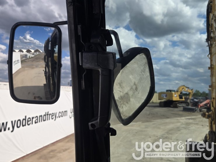 2021-caterpillar-336-image-111