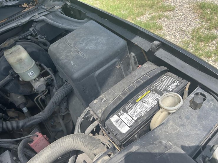 2001-chevrolet-suburban-image-17