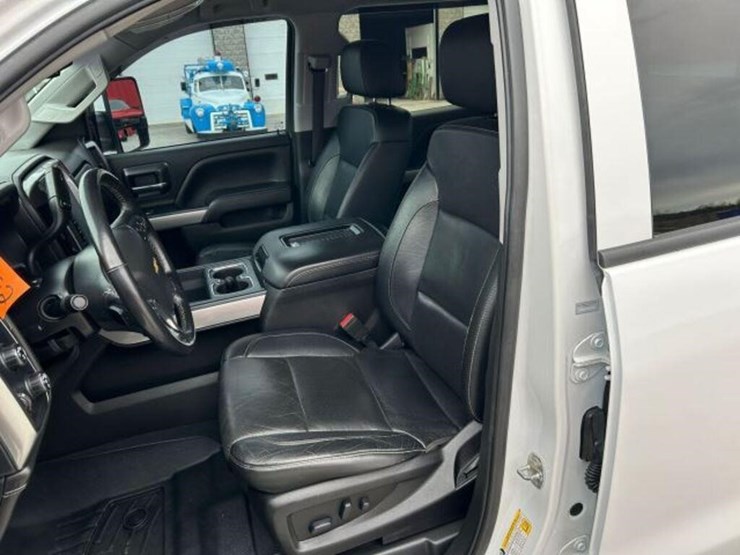 2018-chevrolet-silverado-1500-ltz-image-10