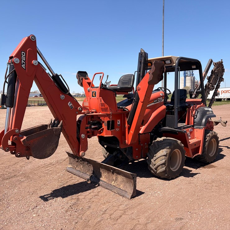 2008 DITCH WITCH RT75