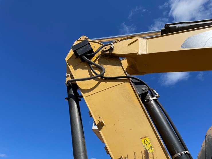 caterpillar-324e-image-18