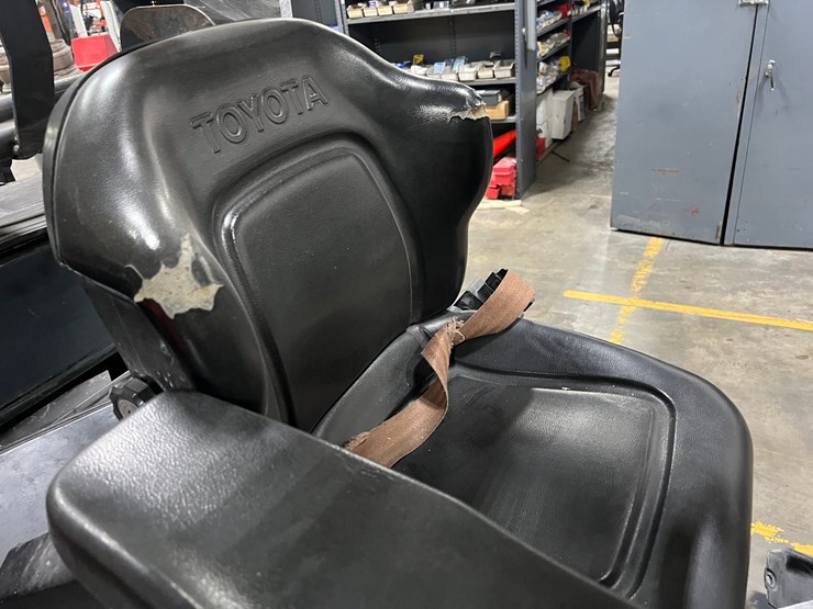 #2002-•-toyota-forklift-(parts-only)-image-10