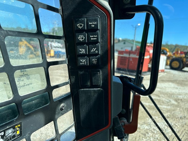 2022-bobcat-t66-image-27