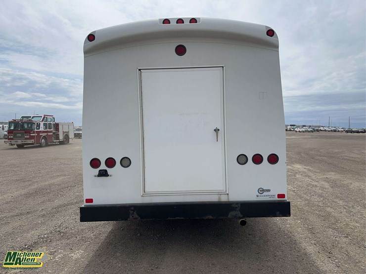 2016-ford-e-series-s/a-21-passenger-bus-image-4