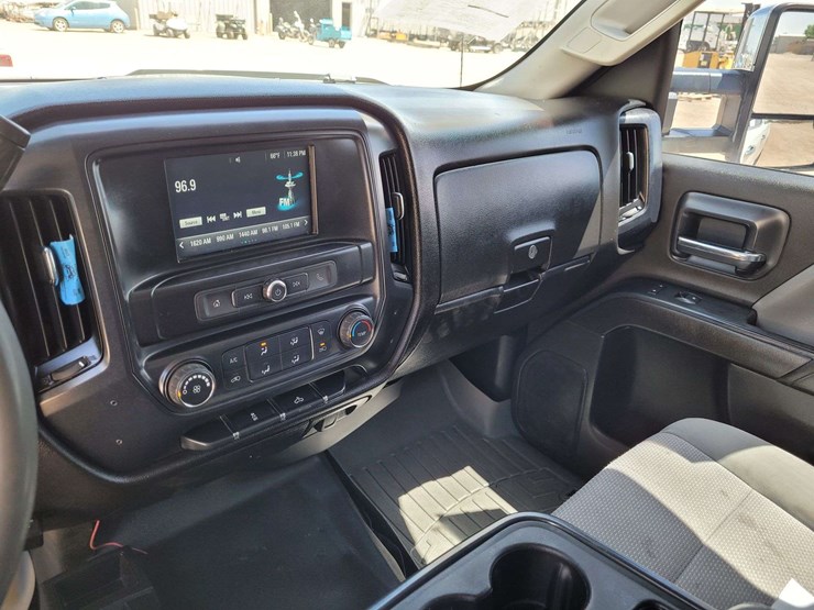 2016-chevrolet-silverado-2500-image-17