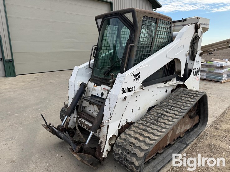 2005-bobcat-t300-image-1