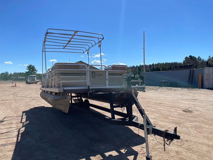#1574-•-1984-sanpan-816-20'-pontoon-(has-wi-title)-image-3