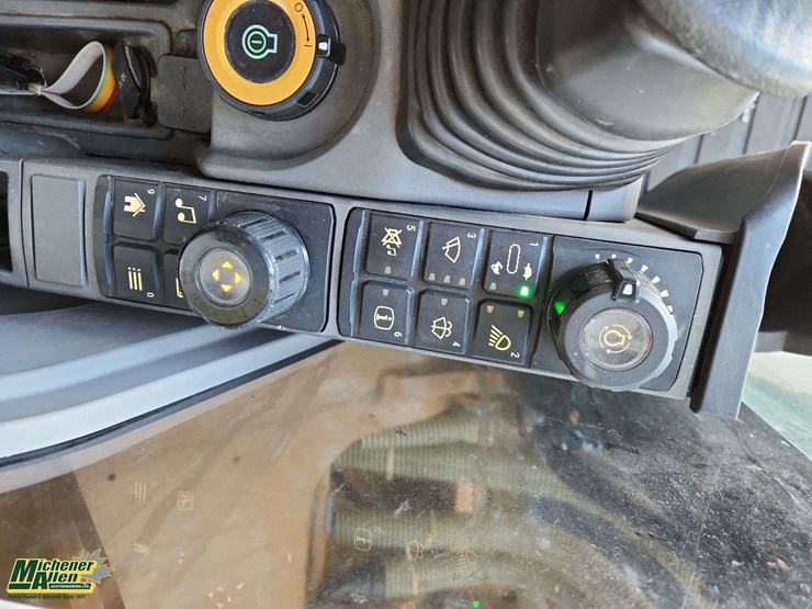 2019-caterpillar-320-image-13
