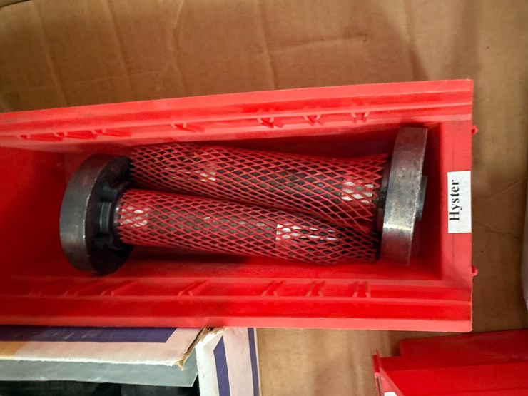 #2042-•-pallet-of-misc.-forklift-parts-image-8