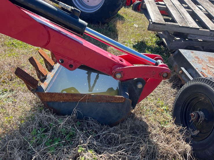 2024-mahindra-1626b-backhoe-loader-attachment-image-15