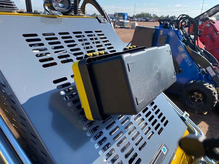 #5575-•-2026-ats-t460-tracked-mini-skid-steer-image-9