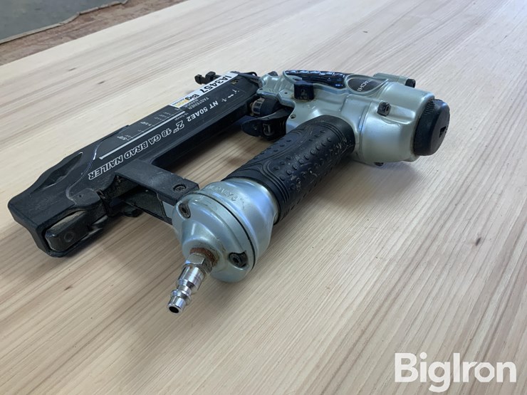 hitachi-nt50ae2-brad-nailer-image-7