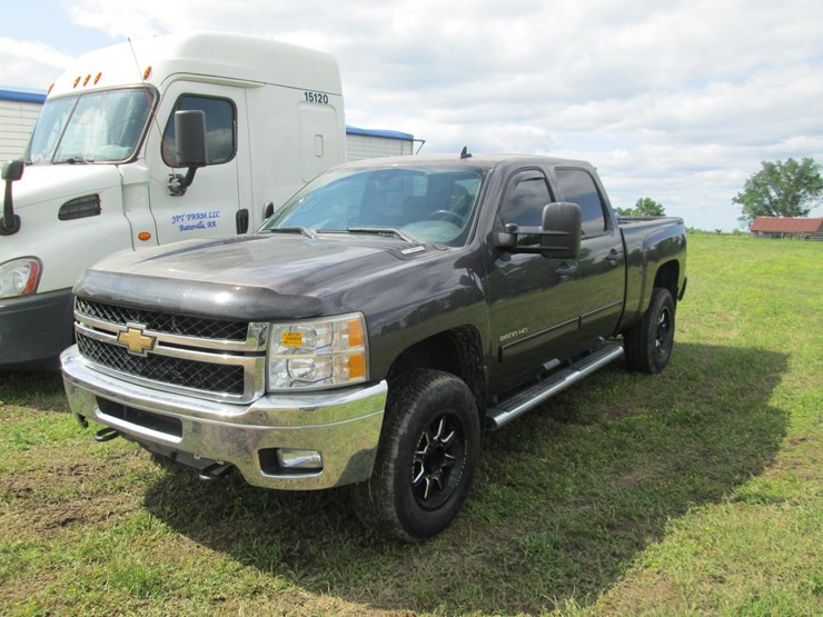 2011-chevrolet-2500hd-image-1