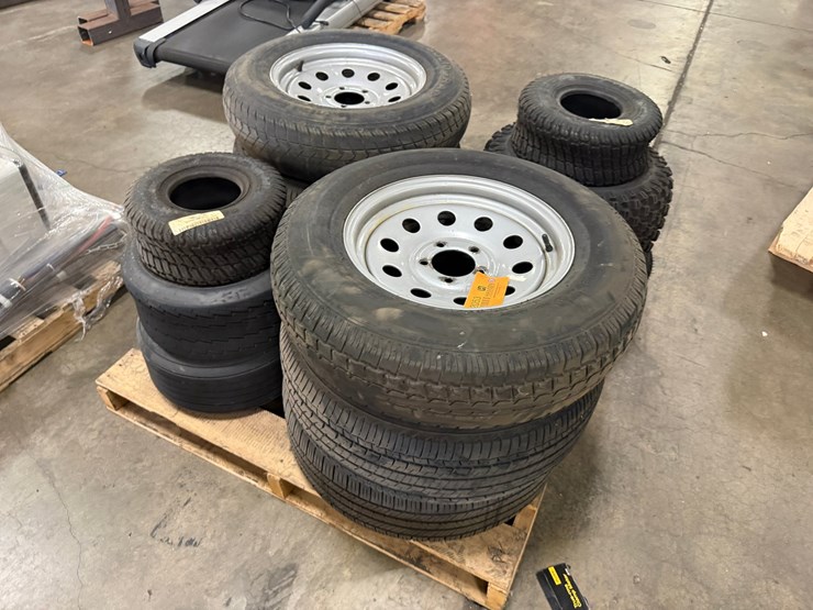 #2053-•-pallet-of-tires-image-1