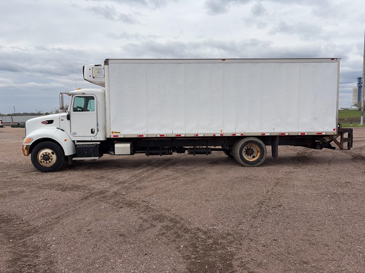 2011-peterbilt-330-reefer-truck-image-8