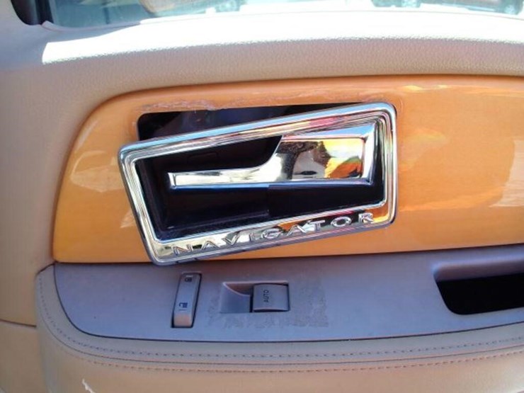 2009-lincoln-navigator-image-38