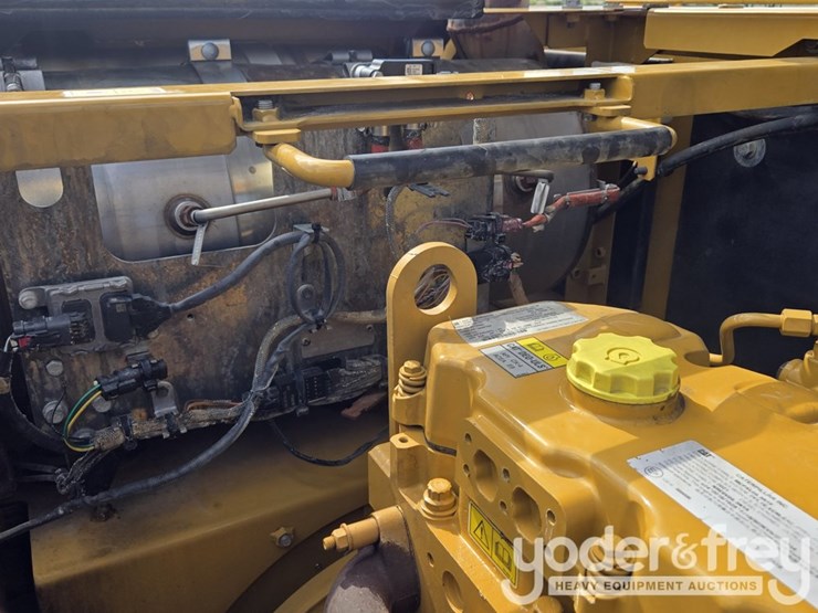 2021-caterpillar-336-image-73