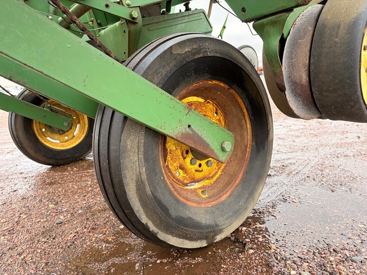 john-deere-7000-image-22