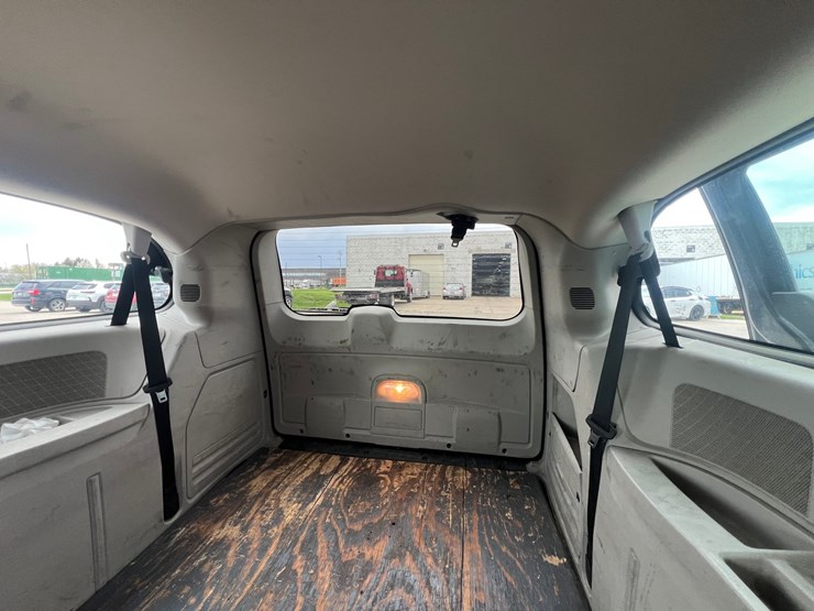 2013-dodge-caravan-image-23