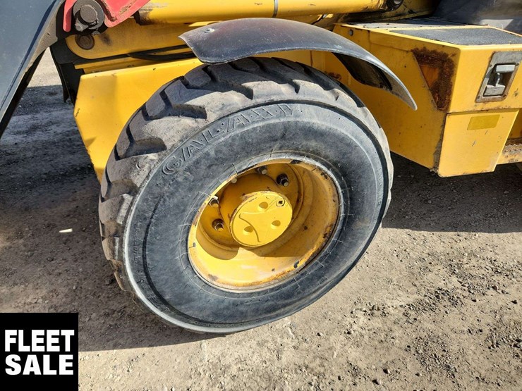 2017-deere-410l-image-31