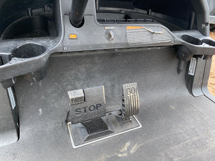 #1583-•-club-car-electric-golf-cart-with-charger-image-24