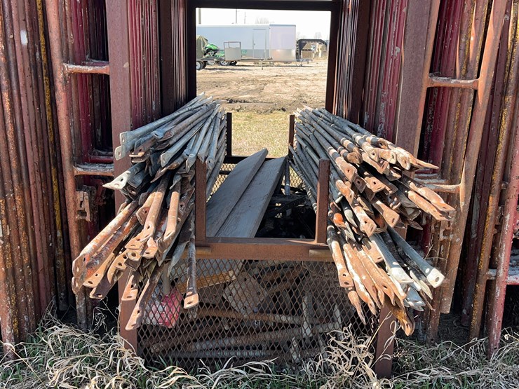 scaffolding-on-carring-cage.-image-2