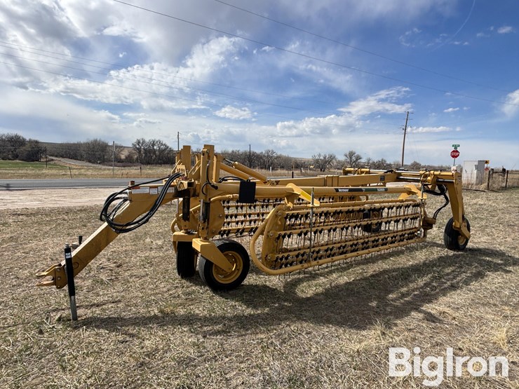 2011-vermeer-r2800-image-1