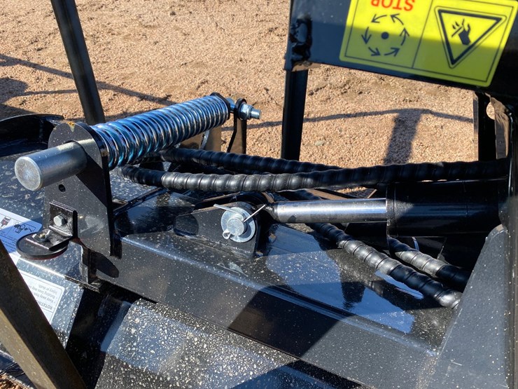 #4087-•-mower-king-84"-hydraulic-dozer-attachment-image-11