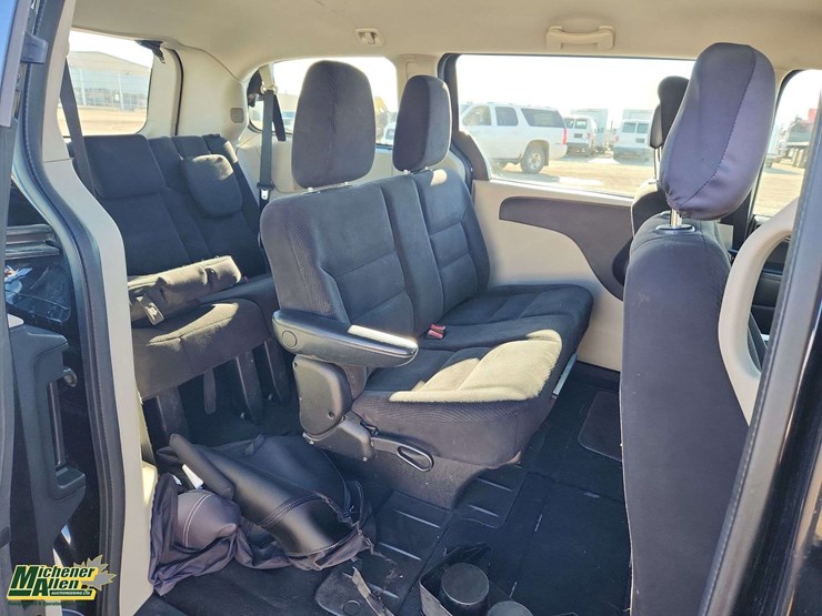2014-dodge-grand-caravan-image-16