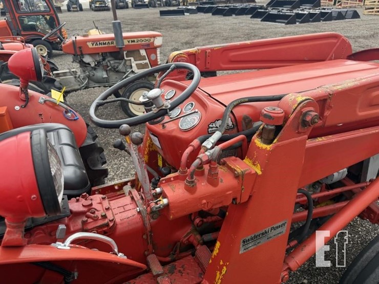 massey-ferguson-135-image-15